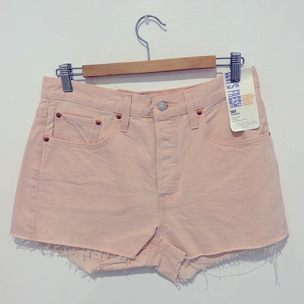 *NEW W/TAGS* Levi’s Fresh Light Pink 501 Shorts (Size 30)